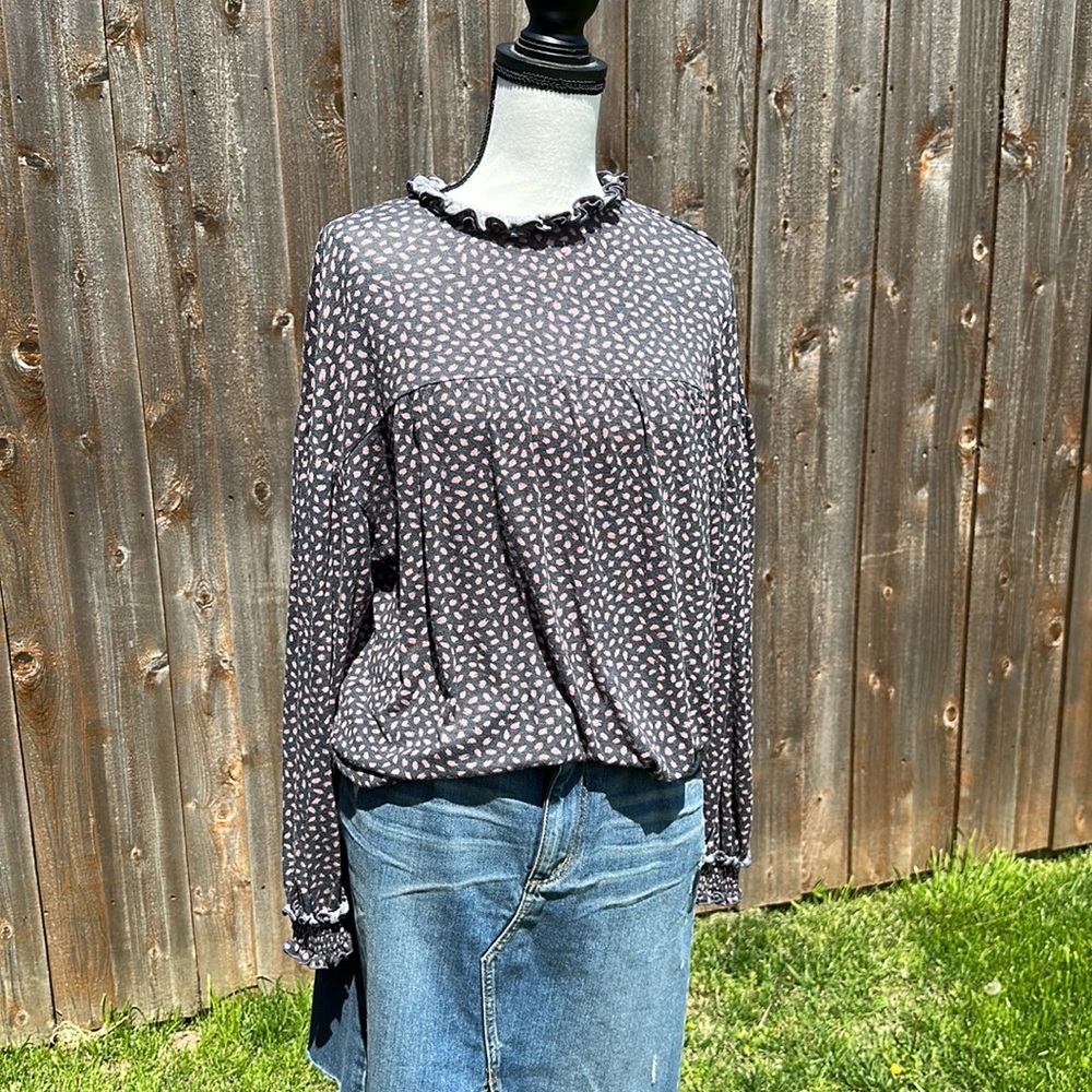 Ann Taylor-Smocked Top EUC